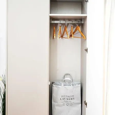 Grey Rhino 1min From The White Tower * テッサロニキ