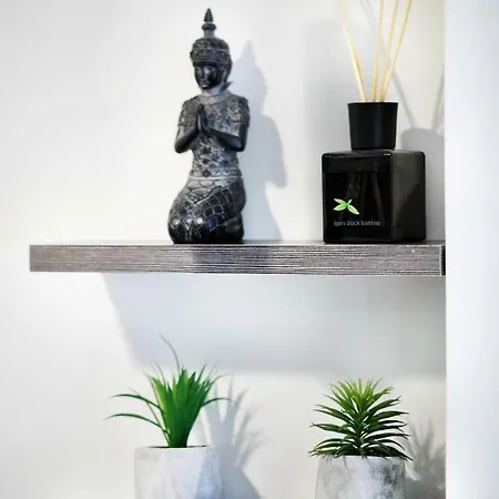 Grey Rhino 1min From The White Tower アパート